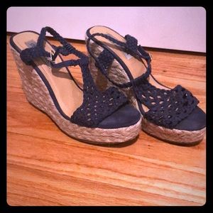 Steve Madden navy macrame wedges